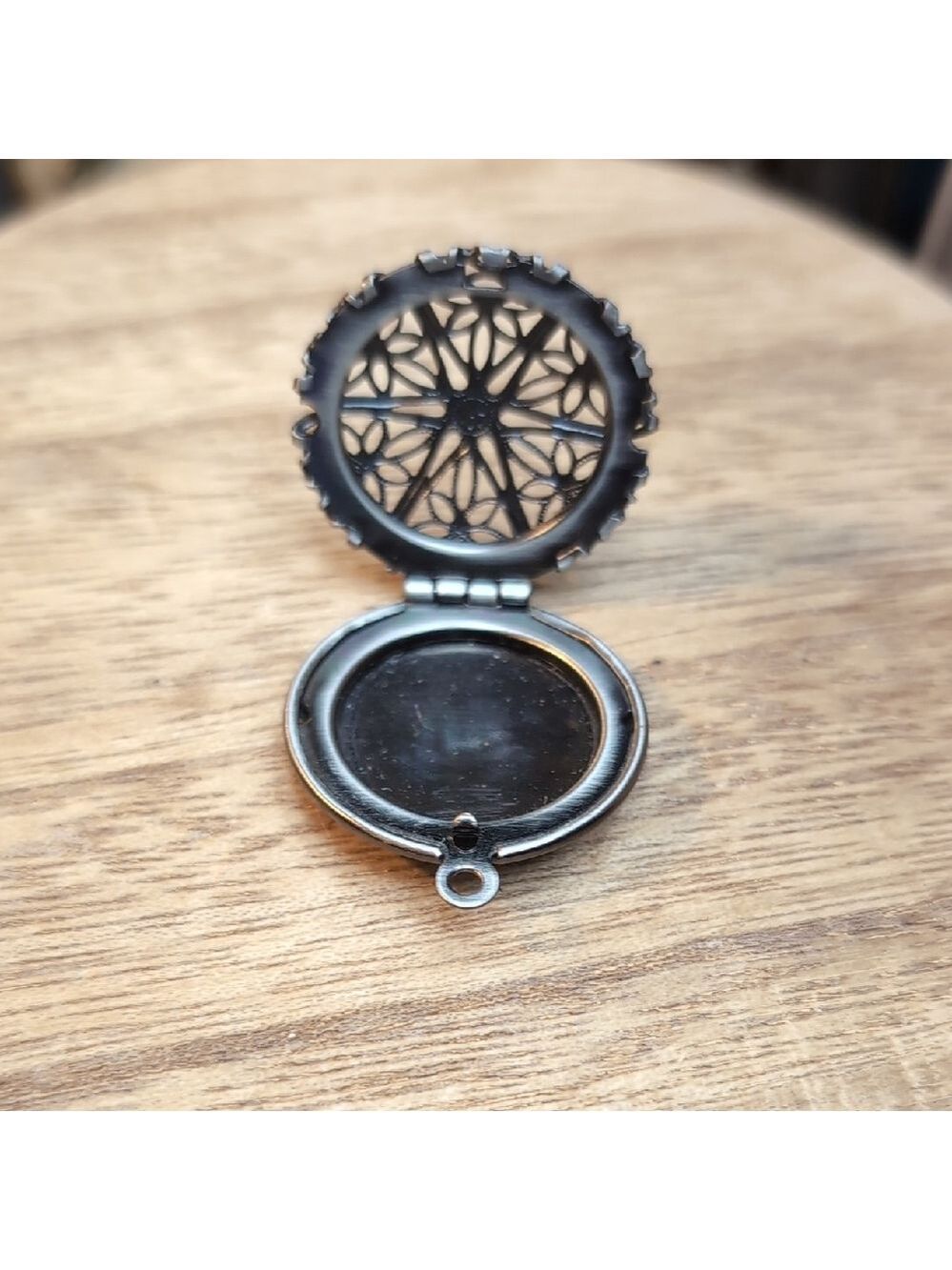 Intricate Oil diffuser Locket - Picture 2 of 5